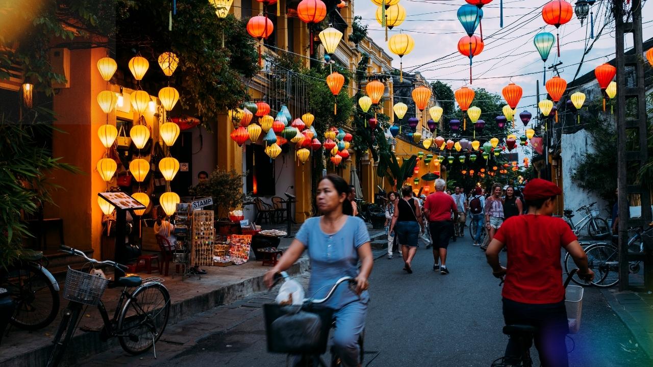 hoi an lantern streets