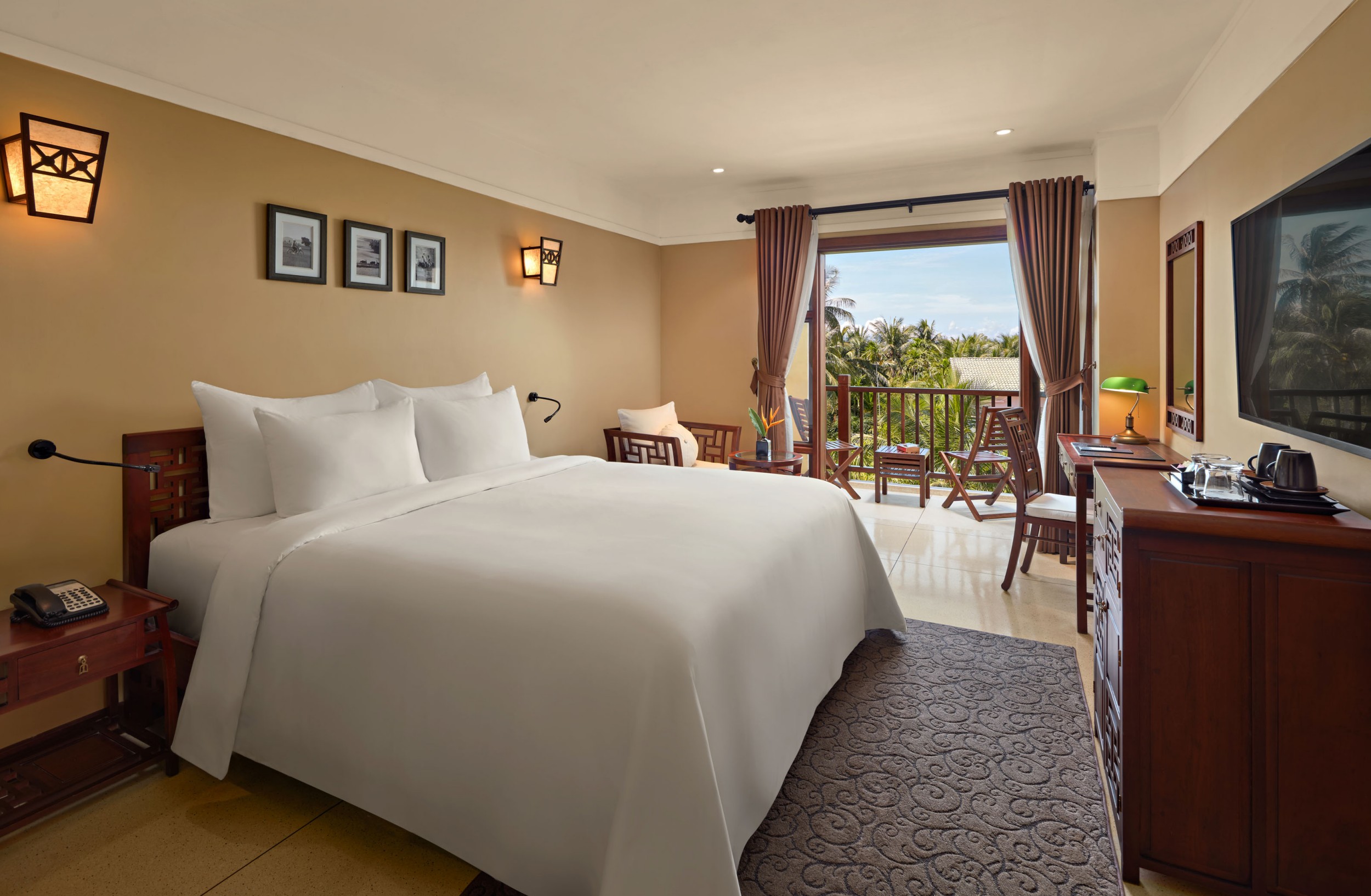 smallDeluxe Balcony_407_01 smallDeluxe Balcony 407 01