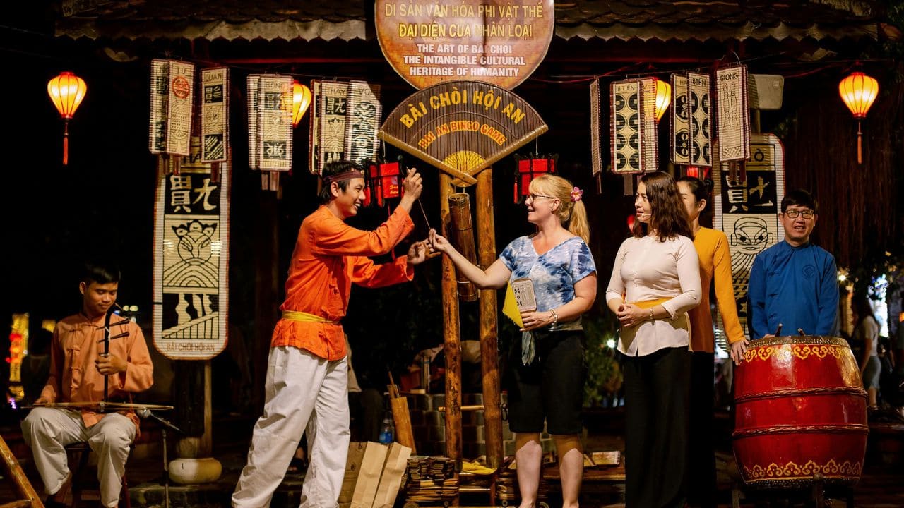 bai choi night performance hoi an