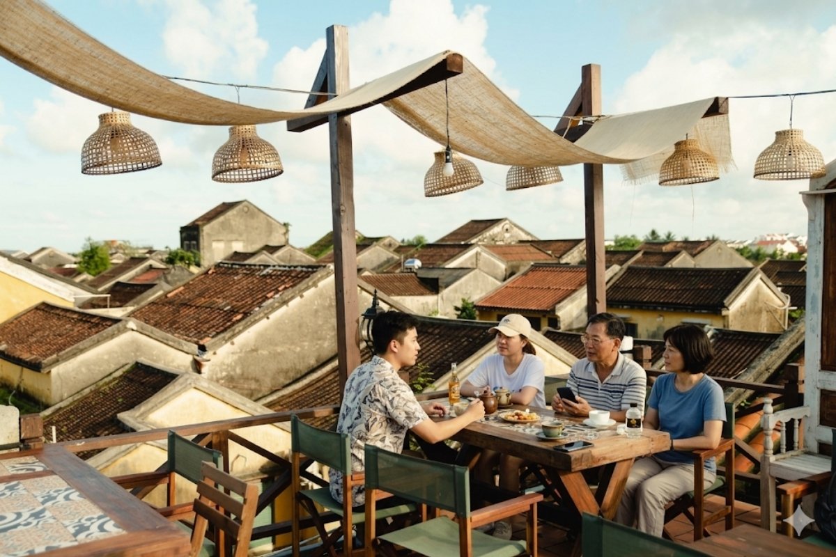 Quán cà phê sân thượng Mê Hội An Rooftop Coffee & Kitchen với tầm nhìn Phố cổ Hội An và không gian cà phê đặc trưng