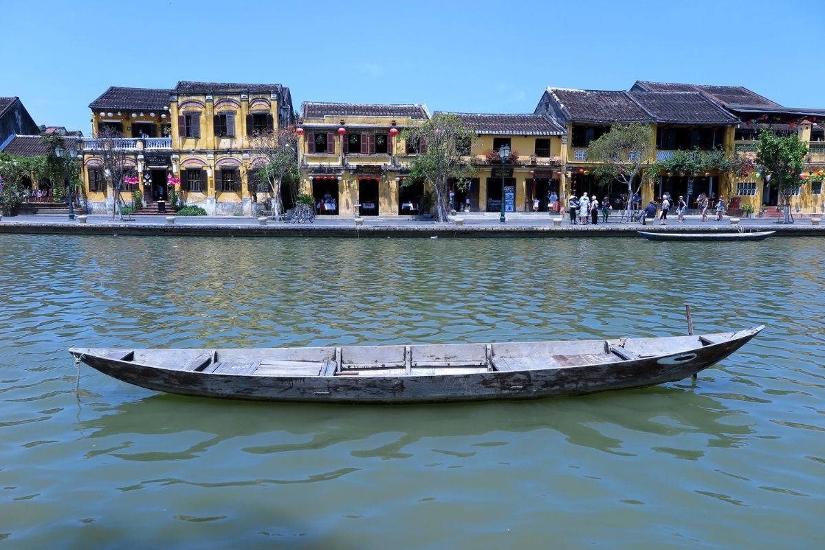 Sightseeing boat ride in the Thu Bon River Hoi An