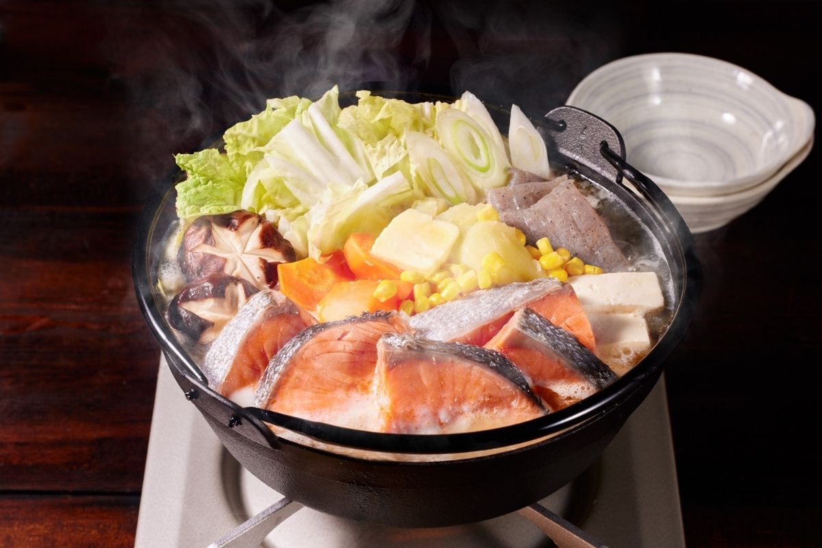 lẩu hải sản tại Restaurant & Cafe Tuấn