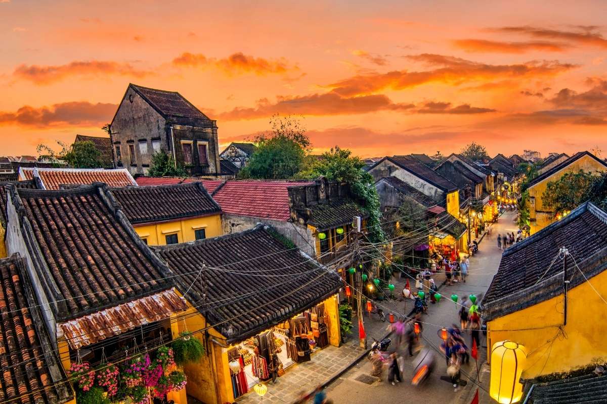 when is the best time to visit hoi an
